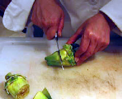 artichokes preparing clean 04 artichokes preparing clean 04